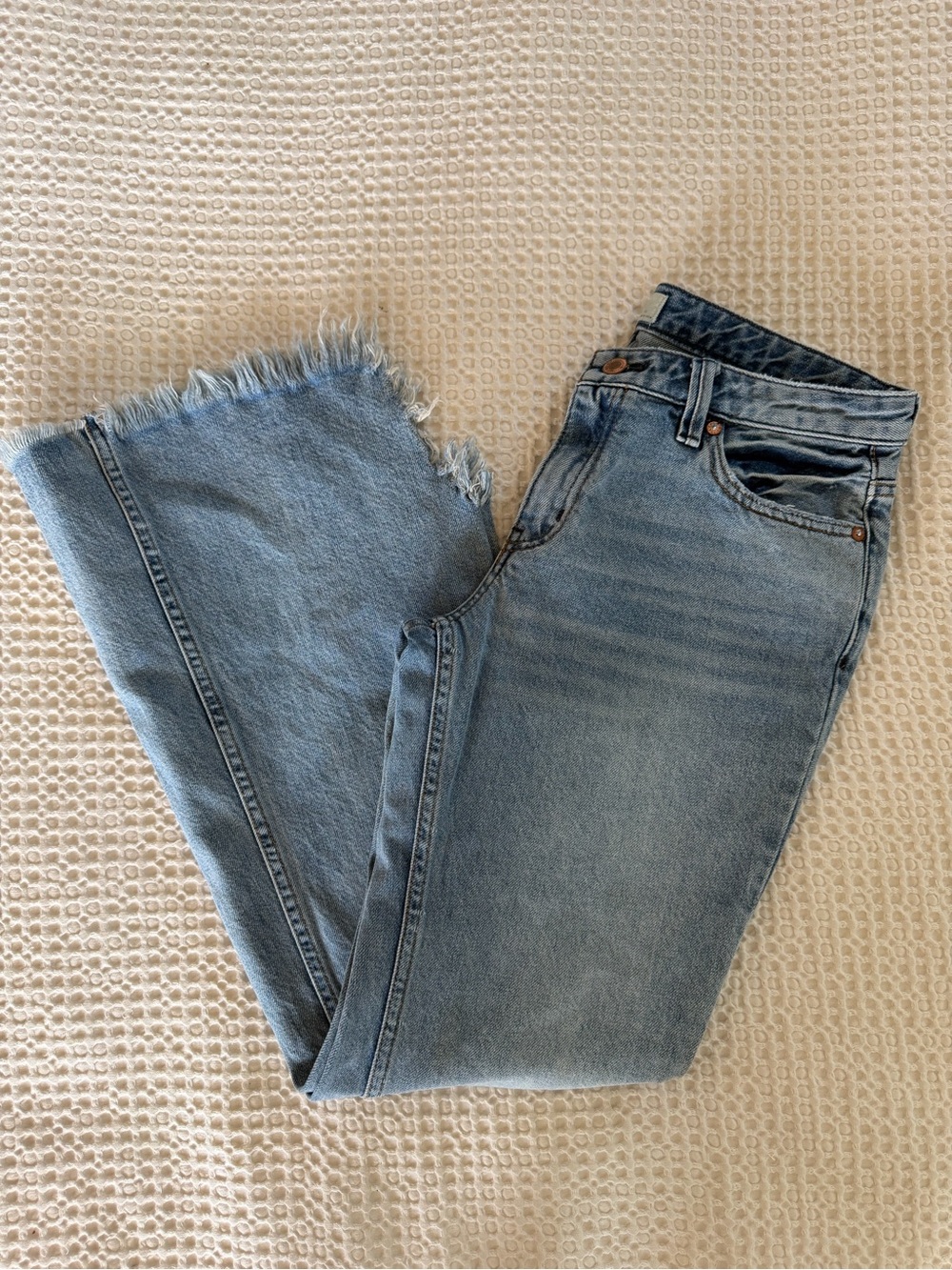 We The Free Raw Hem Flare Jeans Light Wash Size 28 - Picture 12 of 14